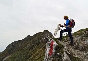 43 Verso il Passo degli Agnelli con vista in Pizzo Olone